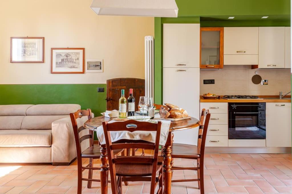 La Torre Dell'oliveto Apartment *
